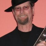 โรเจอร์ แม็กกินน์ (Roger McGuinn)