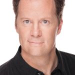 ชูลเลอร์ เฮนส์ลีย์ (Shuler Hensley)