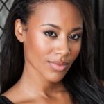 สเตฟานี ชาร์ลส์ (Stephanie Charles)