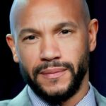 สตีเฟ่น บิชอป (Stephen Bishop)