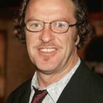 สจ๊วร์ต ฟินเลย์-แมคเลนแนน (Stewart Finlay-McLennan)