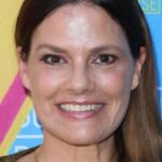 ซูซานน์ ไครเออร์ (Suzanne Cryer)