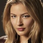 แทเบรตต์ เบเธล (Tabrett Bethell)