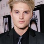 โทบี้ เฮมิงเวย์ (Toby Hemingway)