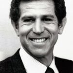 โทนี่ โรเบิร์ตส์ (Tony Roberts)