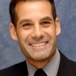 เอเดรียน พาสดาร์ (Adrian Pasdar)