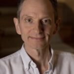 อาร์เธอร์ โฮลเดน (Arthur Holden)