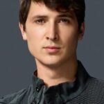 เบน ลอยด์-ฮิวจ์ส (Ben Lloyd-Hughes)