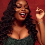 บิโซลา ไอเยโอลา (Bisola Aiyeola)