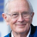 ชาร์ลี ดุ๊ก (Charlie Duke)