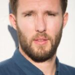 ชาร์ลี ฮิวสัน (Charlie Hewson)