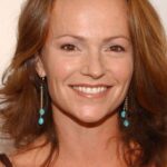 แคลร์ แครี่ (Clare Carey)