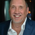 คัลเลน ดักลาส (Cullen Douglas)