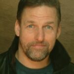 เดวิด เคิร์ก เทรย์เลอร์ (David Kirk Traylor)