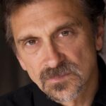 เดนนิส บูทซิคาริส (Dennis Boutsikaris)