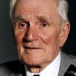 เดสมอนด์ ลูเวลิน (Desmond Llewelyn)