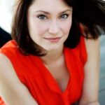 เอมิลี่ เนเวส (Emily Neves)