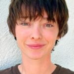 เอ็มม่า ดูมอนต์ (Emma Dumont)