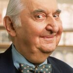 ฟิวัช ฟิงเคิล (Fyvush Finkel)