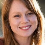 เฮย์ลีย์ แม็คเอลฮินนีย์ (Hayley McElhinney)