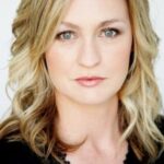 เฮเลน ธอมสัน (Helen Thomson)