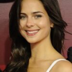 ฮอลลี่ เดอโวซ์ (Holly Deveaux)