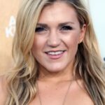 เจสสิก้า โลว์ (Jessica Lowe)