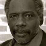 จอห์น โทลส์-เบย์ (John Toles-Bey)