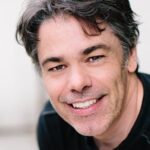 โจนาธาน โฮล์มส์ (Jonathan Holmes)