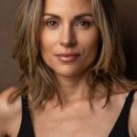 จูเลีย เดนตัน (Julia Denton)