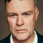 จูเลียน ลูอิส โจนส์ (Julian Lewis Jones)