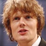 จูเลียน รินด์-ทัตต์ (Julian Rhind-Tutt)