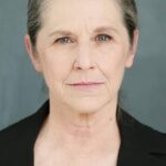 จูลี่ โอลิเวอร์-ทัชสโตน (Julie Oliver-Touchstone)