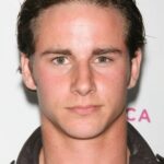 เคลลี่ บลาตซ์ (Kelly Blatz)