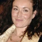 ลูซี่ โคฮู (Lucy Cohu)