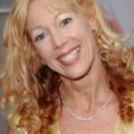 ลินน์-ฮอลลี่ จอห์นสัน (Lynn-Holly Johnson)