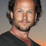 มาร์ติน ดิงเกิล วอลล์ (Martin Dingle Wall)