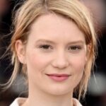 มีอา วาซิโควสกา (Mia Wasikowska)