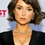 มิลาน่า ไวนทรับ (Milana Vayntrub)