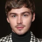 ไมล์ส ไฮเซอร์ (Miles Heizer)