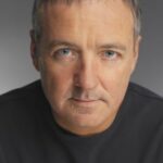 พอล บาร์เร็ตต์ (Paul Barrett)