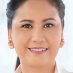 ปวีณา ชาริฟสกุล (Paweena Charivsakul)