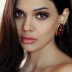 ซาร่า ลอเรน (Sara Loren)