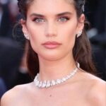 ซาร่า ซัมไพโอ (Sara Sampaio)