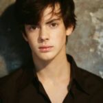 สกันดาร์ คีนส์ (Skandar Keynes)