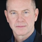 สจ๊วร์ต อาร์น็อตต์ (Stewart Arnott)