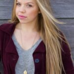 วิเวียน เอนดิคอตต์ ดักลาส (Vivien Endicott Douglas)