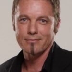 วอร์ริค เกรียร์ (Warrick Grier)