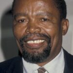 ซาคส์ โมเค (Zakes Mokae)