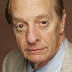 เบซิล ฮอฟฟ์แมน (Basil Hoffman)